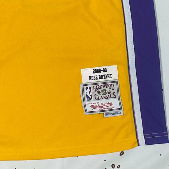 Boston Celtics Yellow Jersey Number Tatum 24 - Picture 4 of 6